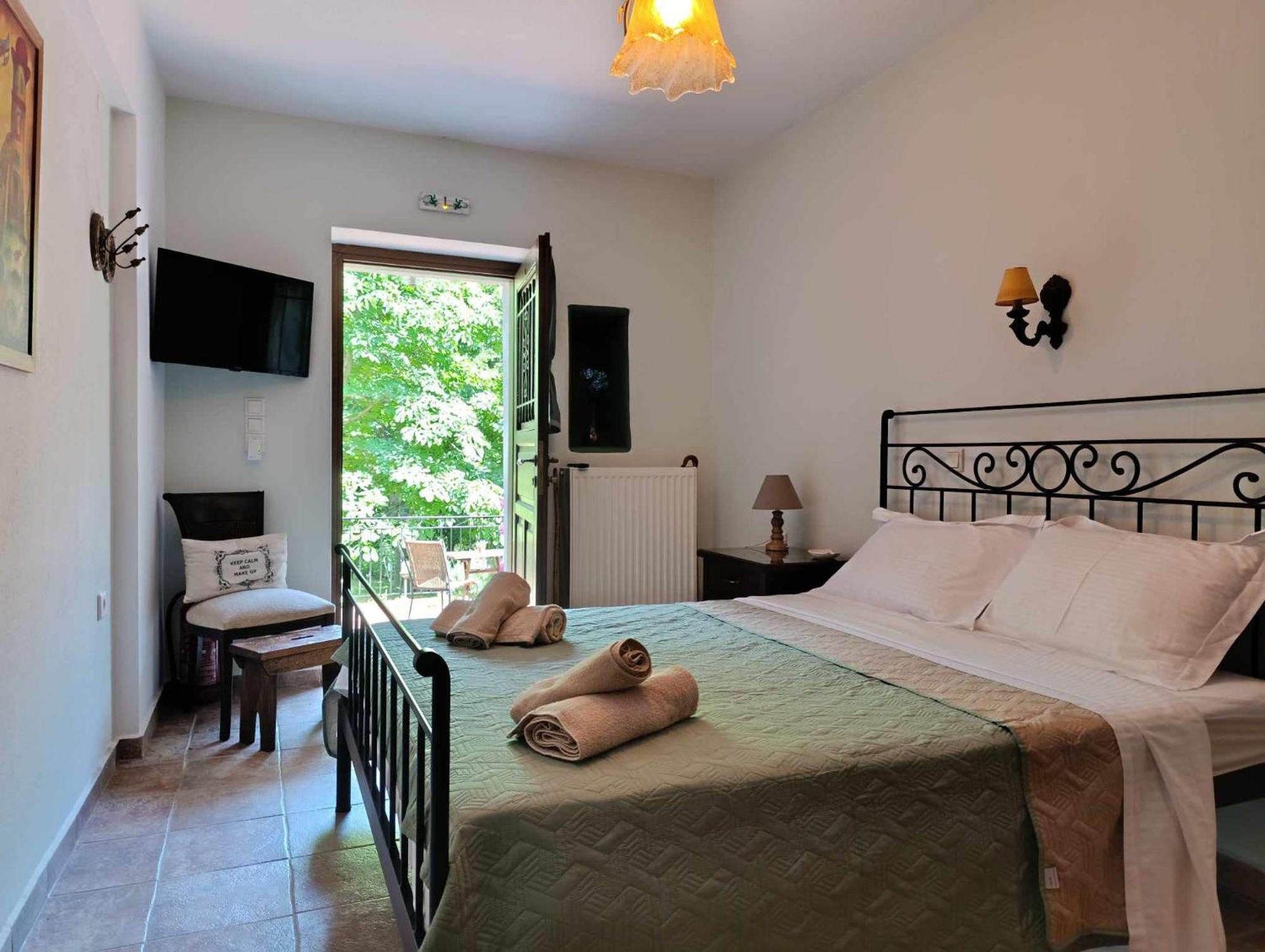 Μountain Whispers Apartment Mouresi Ngoại thất bức ảnh